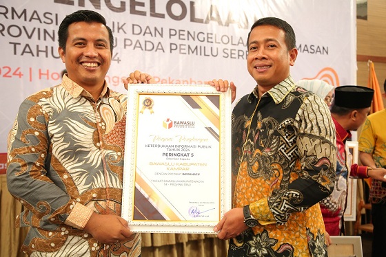 Bawaslu Kampar Raih Penghargaan Inovasi Kehumasan